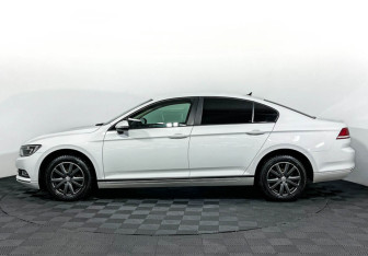 Подержанный автомобиль Volkswagen Passat Sedan 2017 года (8 фото)