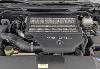 Подержанный автомобиль Toyota Land Cruiser Suv 2014 года (6 фото)