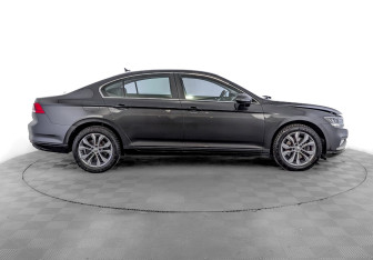Подержанный автомобиль Volkswagen Passat Sedan 2020 года (4 фото)