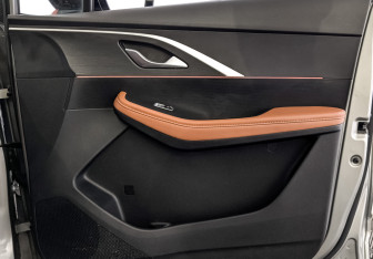 Подержанный автомобиль Omoda C5 2023 года (24 фото)