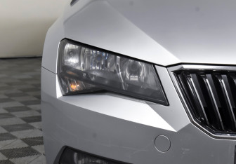 Подержанный автомобиль Skoda Superb Liftback 2016 года (27 фото)