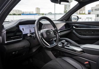 Подержанный автомобиль Geely Monjaro 2024 года (9 фото)