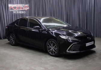 Подержанный автомобиль Toyota Camry Sedan 2021 года (3 фото)