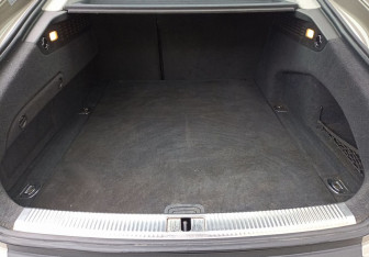 Подержанный автомобиль Audi A7 2011 года (16 фото)