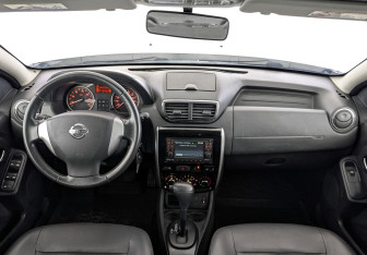 Подержанный автомобиль Nissan Terrano 2014 года (14 фото)