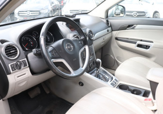 Подержанный автомобиль Opel Antara 2013 года (13 фото)