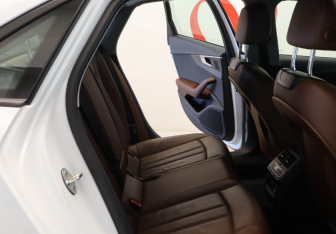 Подержанный автомобиль Audi A4 Sedan 2019 года (23 фото)
