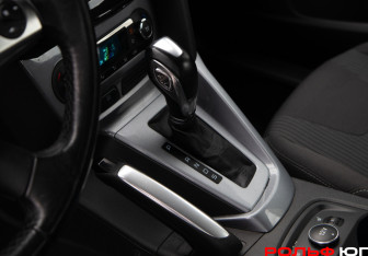 Подержанный автомобиль Ford Focus Wagon 2012 года (15 фото)
