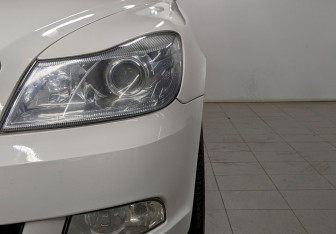 Подержанный автомобиль Skoda Octavia Liftback 2013 года (15 фото)