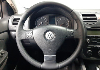 Подержанный автомобиль Volkswagen Jetta Sedan 2008 года (17 фото)