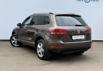 Подержанный автомобиль Volkswagen Touareg 2013 года (7 фото)