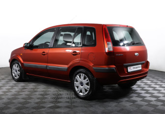 Подержанный автомобиль Ford Fusion 2007 года (7 фото)