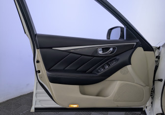 Подержанный автомобиль Infiniti Q50 2014 года (19 фото)