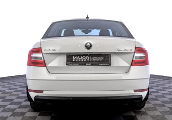 Подержанный автомобиль Skoda Octavia Liftback 2019 года (6 фото)