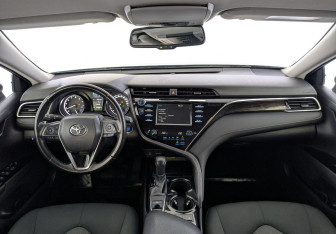 Подержанный автомобиль Toyota Camry Sedan 2019 года (14 фото)