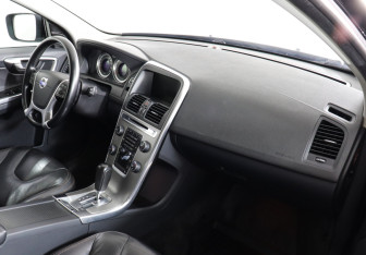 Подержанный автомобиль Volvo XC60 2012 года (8 фото)