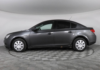 Подержанный автомобиль Chevrolet Cruze Sedan 2011 года (8 фото)
