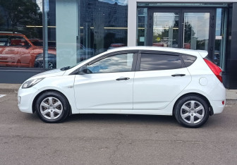 Подержанный автомобиль Hyundai Solaris Hatchback 2012 года (8 фото)