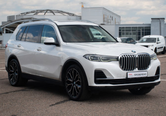 Подержанный автомобиль BMW X7 2019 года (3 фото)