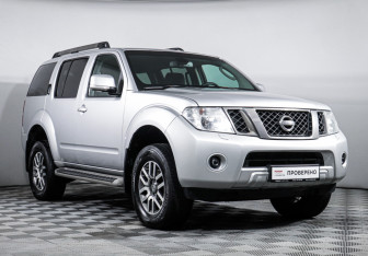 Подержанный автомобиль Nissan Pathfinder 2011 года (3 фото)