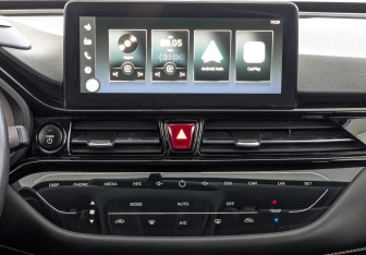 Подержанный автомобиль Москвич 3е 2023 года (17 фото)