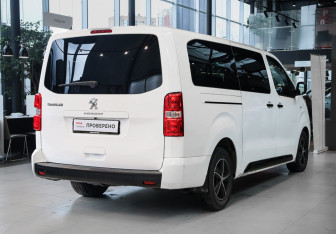 Подержанный автомобиль Peugeot Traveller 2021 года (4 фото)