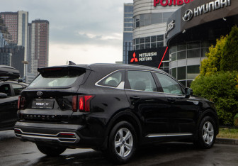 Подержанный автомобиль Kia Sorento 2021 года (4 фото)