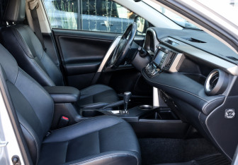 Подержанный автомобиль Toyota RAV4 2014 года (11 фото)