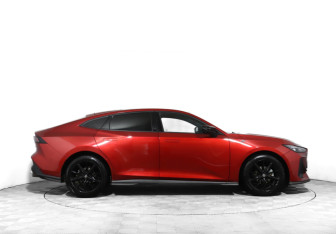 Подержанный автомобиль Changan UNI-V 2023 года (4 фото)