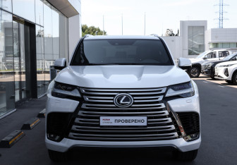 Подержанный автомобиль Lexus LX 2022 года (2 фото)