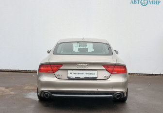 Подержанный автомобиль Audi A7 2011 года (6 фото)