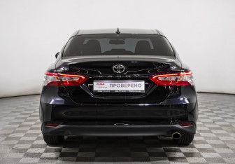 Подержанный автомобиль Toyota Camry Sedan 2019 года (6 фото)