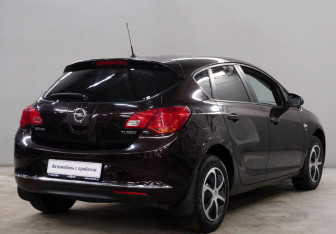 Подержанный автомобиль Opel Astra Hatchback 2013 года (7 фото)