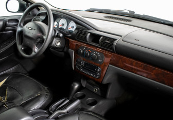 Подержанный автомобиль Chrysler Sebring Sedan 2002 года (10 фото)