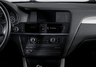 Подержанный автомобиль BMW X3 2011 года (13 фото)