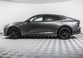 Подержанный автомобиль Changan UNI-V 2023 года (8 фото)