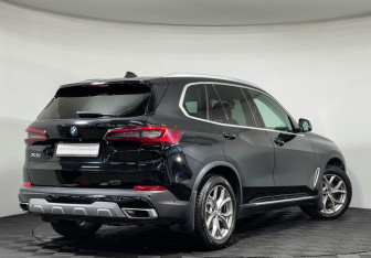 Подержанный автомобиль BMW X5 2021 года (2 фото)