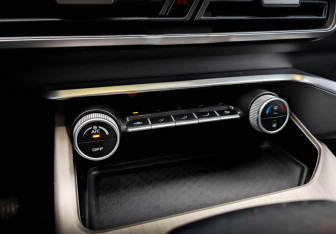 Подержанный автомобиль Geely Coolray 2022 года (17 фото)