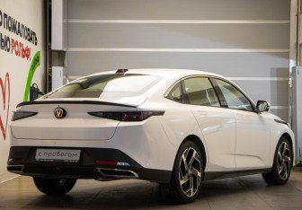 Подержанный автомобиль Changan Lamore 2023 года (4 фото)