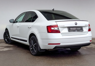 Подержанный автомобиль Skoda Octavia Liftback 2017 года (7 фото)