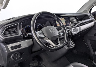 Подержанный автомобиль Volkswagen Multivan 2020 года (15 фото)