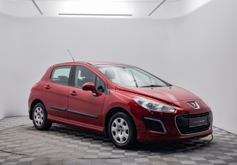 Подержанный автомобиль Peugeot 308 Hatchback 2011 года (3 фото)
