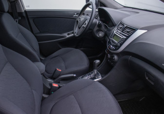 Подержанный автомобиль Hyundai Solaris Sedan 2012 года (9 фото)