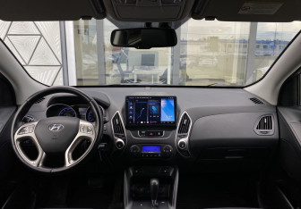 Подержанный автомобиль Hyundai ix35 2012 года (11 фото)