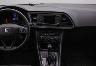 Подержанный автомобиль SEAT Leon Hatchback 2013 года (14 фото)