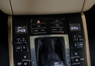 Подержанный автомобиль Porsche Macan 2017 года (19 фото)