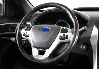 Подержанный автомобиль Ford Explorer 2014 года (12 фото)