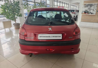 Подержанный автомобиль Peugeot 206 Hatchback 2008 года (5 фото)