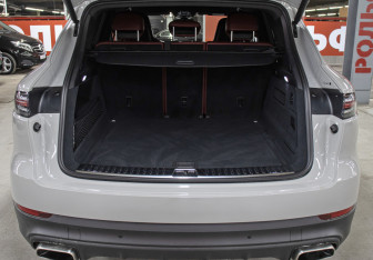 Подержанный автомобиль Porsche Cayenne 2021 года (10 фото)