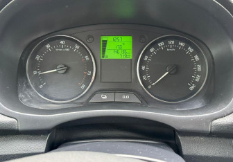 Подержанный автомобиль Skoda Fabia Hatchback 2012 года (12 фото)